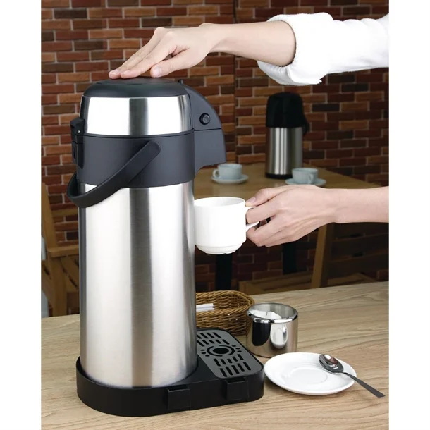 Thermos professionnel Capacité 5 L . 34 tasses a café de 15cl. Matériau: acier inoxydable. Double paroi. caution 10 € Tarif dégressif par jour supplémentaire