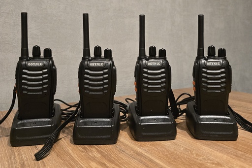 Kit 4 Talkie-Walkie semi professionnels jusqu'à 3 km en extérieur + valise de transports - caution 25 €